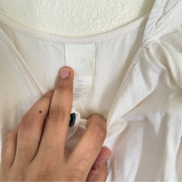 H&M Creped Dress Puff Sleeves
Square Neckline - Picture 9 of 13